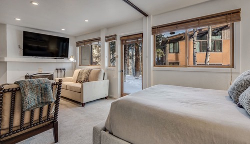 Premier Studio (Unit 103)