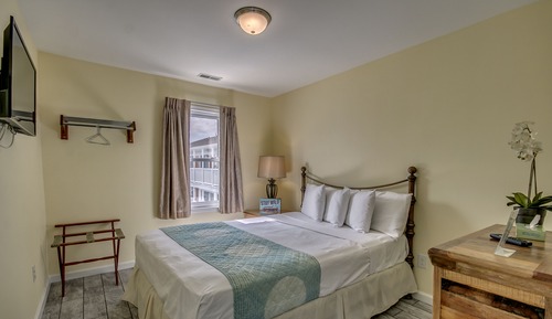 Family Apartment, 3 Bedrooms (Check-In Age 25)