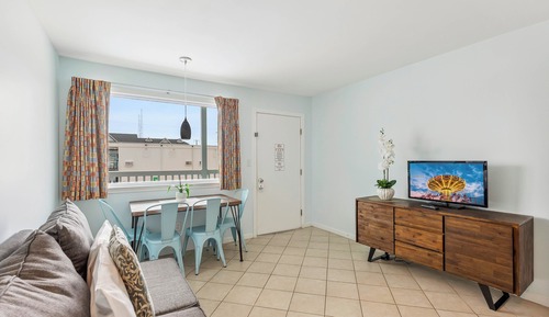 Suite, 1 Bedroom (Check-In Age 25)