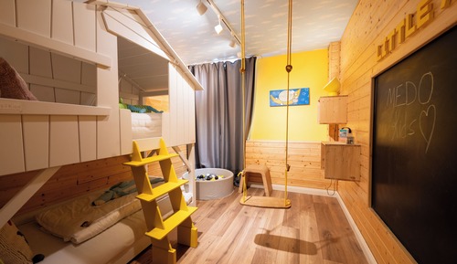 Family Room, Kitchenette