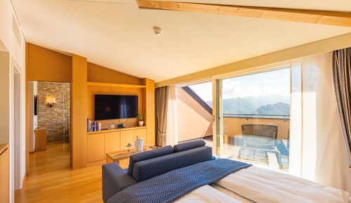 Penthouse Suite with Lake View