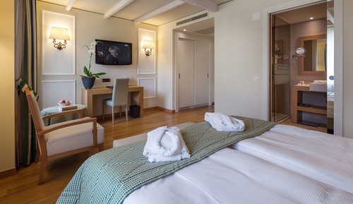 Comfort with Lake View
