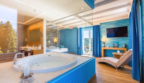 Deluxe Studio Suite, Jetted Tub