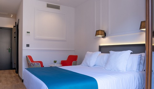 Superior Double Room with views to La Alhambra (Deluxe Alhambra)
