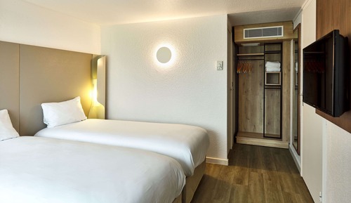 Standard Room, 1 Queen Bed