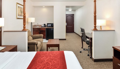 Suite, Large Room, Recliner Loveseat, Wetbar, Non Smoking