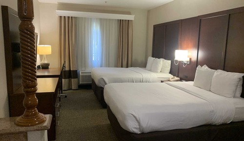 Deluxe Suite, 2 Queen Beds, Love Seat, Microwave, Mini-Refrigerator