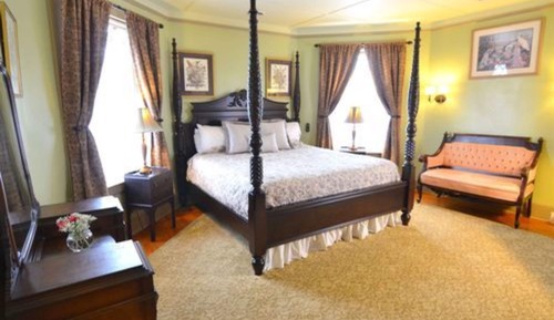 Room (Linda)