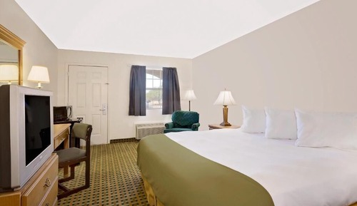 Room, 1 King Bed, Smoking