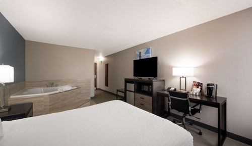 Suite, 1 Queen Bed, Non Smoking, Jetted Tub