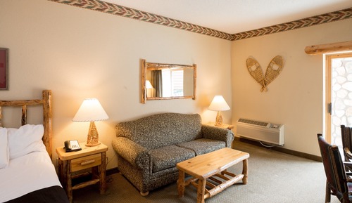 Luxury King Suite ADA Tub – Waterpark Included