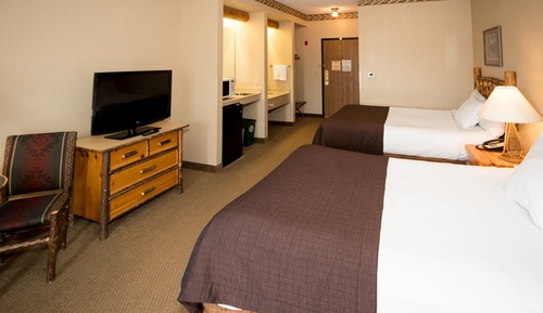 Double Queen Suite - Waterpark Included