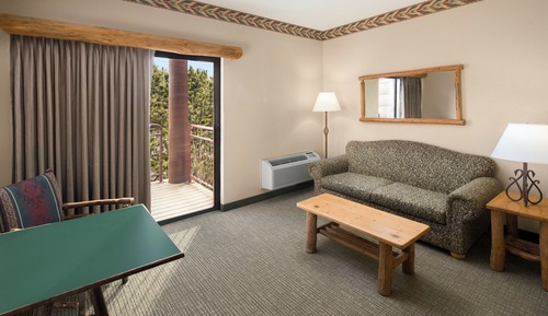 Luxury King Suite – Waterpark Included