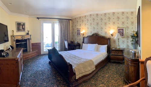 Standard Room, 1 King Bed, Patio, Vineyard View (Handicap Room)