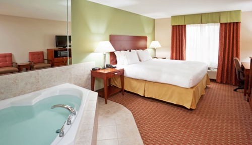 Standard Room, 1 King Bed, Jetted Tub