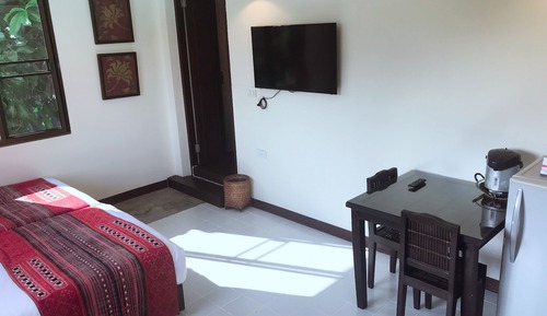 Deluxe Suite, 1 Queen Bed, Pool View