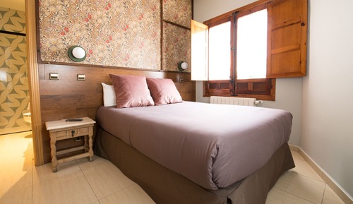 Single Room (for 1 or 2 people)