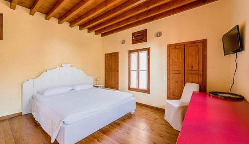 Deluxe Double Room | Avalon Residence