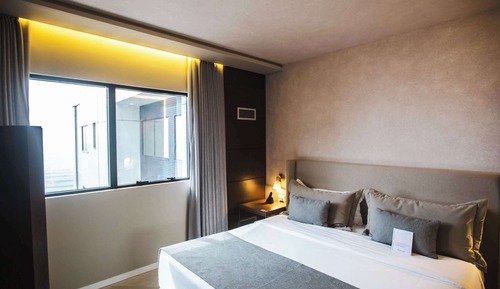 Junior Suite, 1 King Bed with Sofa bed, Sea View