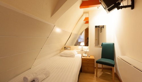 Basic Single Room, 1 Twin Bed, Shared Bathroom