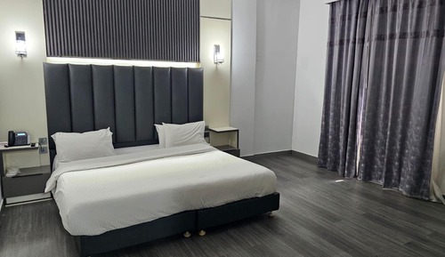 Deluxe Room, 1 King Bed, Jetted Tub