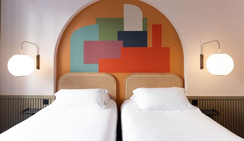 Twin Room Act 3