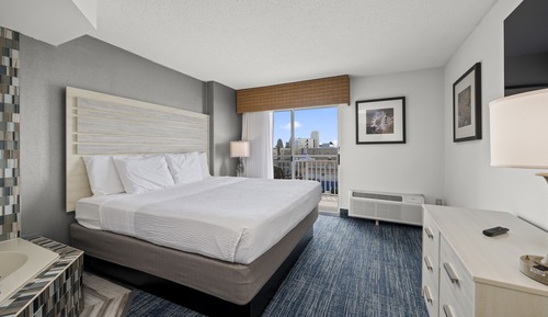 Single Room, 1 King Bed, Jetted Tub, City View