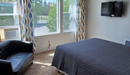 Deluxe Suite 30, 2nd Floor, No Pets