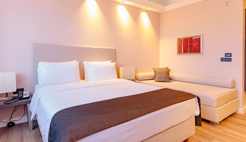 Standard Room, 1 Queen Bed (Plus Sofa)