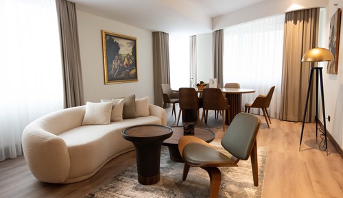 Suite, 1 King Bed, Sauna (Living Room)