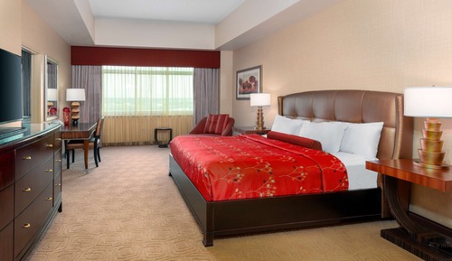 Suite, 1 King Bed, Accessible, Non Smoking (Rolll-in Shower)