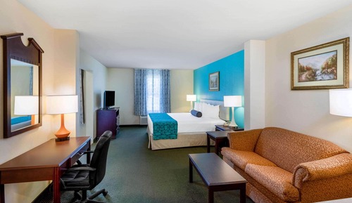 Suite, 1 King Bed, Jetted Tub