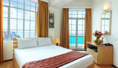 Three Bed Room Apartment with Sea View / City View