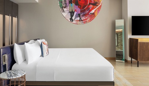 Deluxe Suite, 1 King Bed, Patio, Garden View