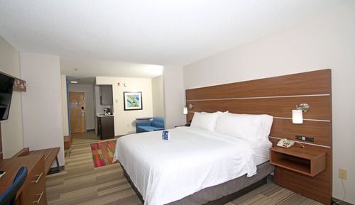Suite, 1 King Bed, Accessible Bathtub (Accessible Tub)