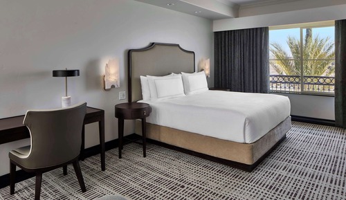 Room, 1 King Bed, Accessible, Bathtub (Mobility & Hearing)