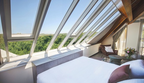 Wellness Suite with sunshower (Including Spa Access)