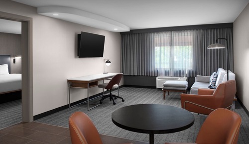 Suite, 1 King Bed with Sofa bed (Mobility/Hearing Accessible, Tub)