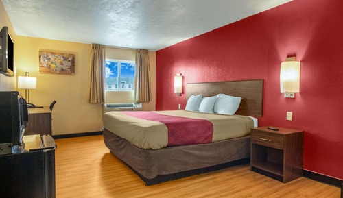 Standard Room, 1 King Bed