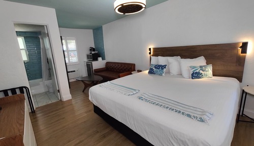 Signature Room, 1 King Bed, Garden View