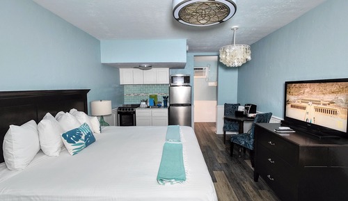 Junior Studio Suite, 1 King Bed, Beach View