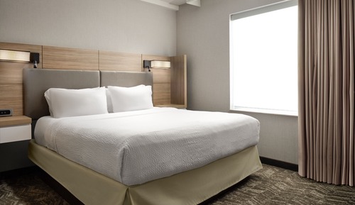 Studio Suite, 1 King Bed with Sofa bed (Mobility Accessible, Tub)