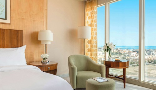 Deluxe Room, 1 King Bed, Partial Sea View