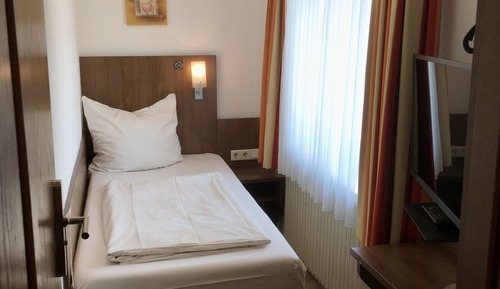 Basic Single Room, Private Bathroom