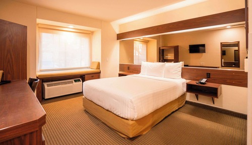 Standard Room, 1 Queen Bed, Accessible