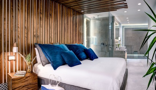 Junior Suite, 1 King Bed, Bathtub, Sea View