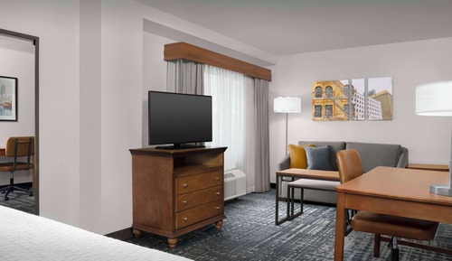 Deluxe Studio, 1 King Bed, Accessible, Non Smoking (Hearing)