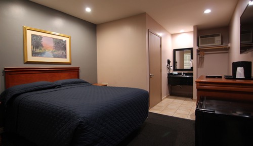 Standard Room, 1 Queen Bed, Accessible