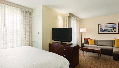 Studio, 1 King Bed with Sofa bed (Mobility/Hearing Accessible, Tub)