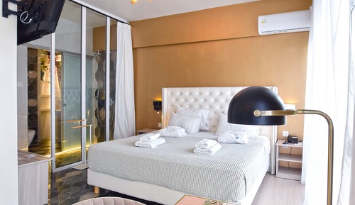 Deluxe Studio Suite